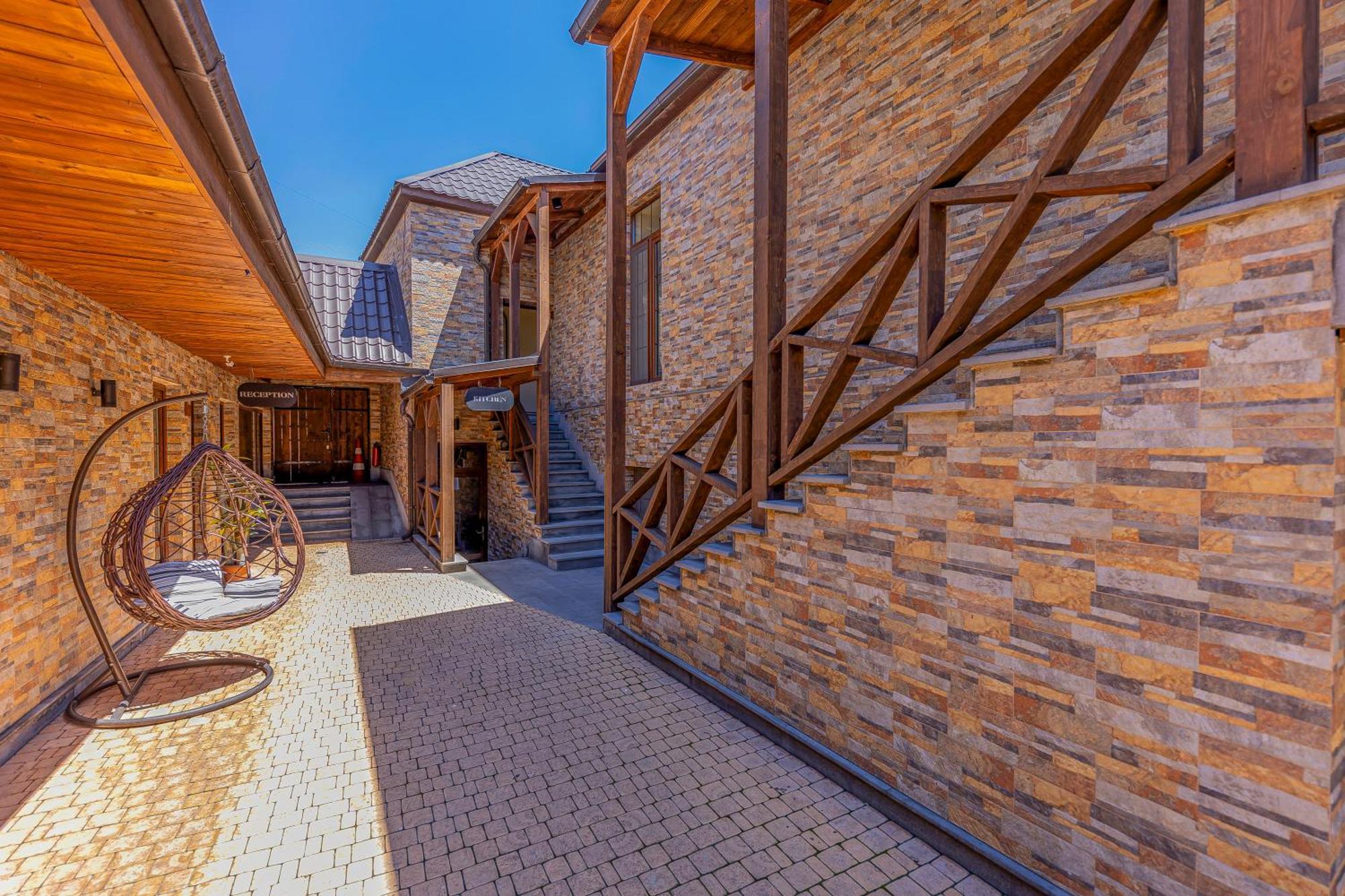 Boutique Living Hotel Erivan Exterior foto