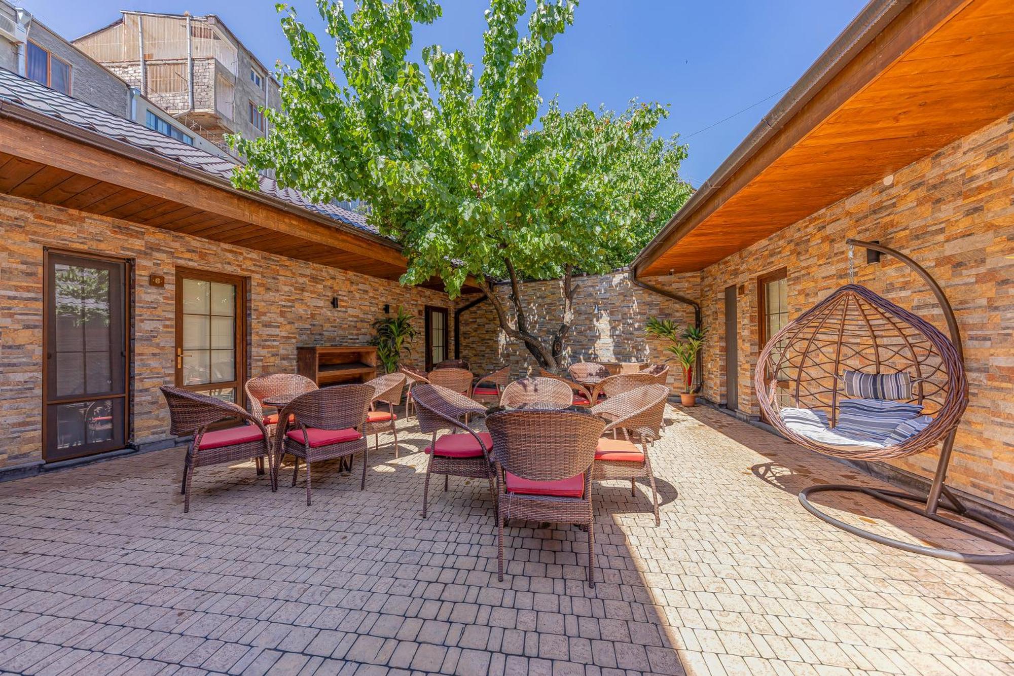 Boutique Living Hotel Erivan Exterior foto