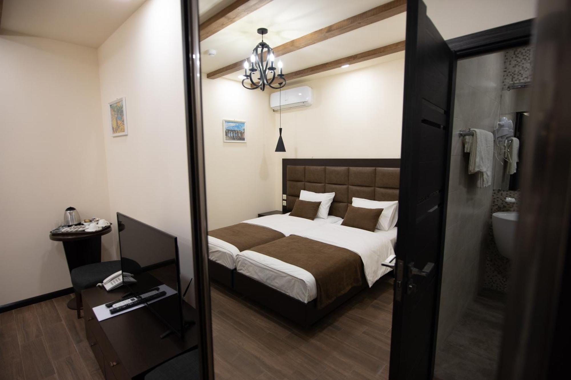 Boutique Living Hotel Erivan Exterior foto