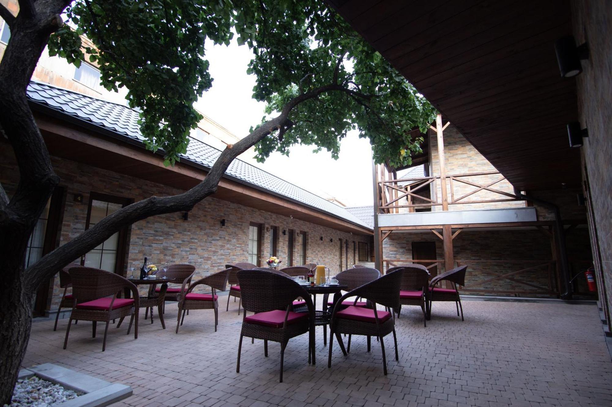 Boutique Living Hotel Erivan Exterior foto