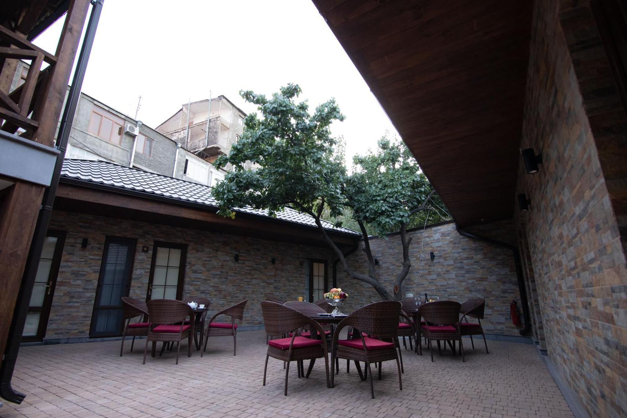 Boutique Living Hotel Erivan Exterior foto