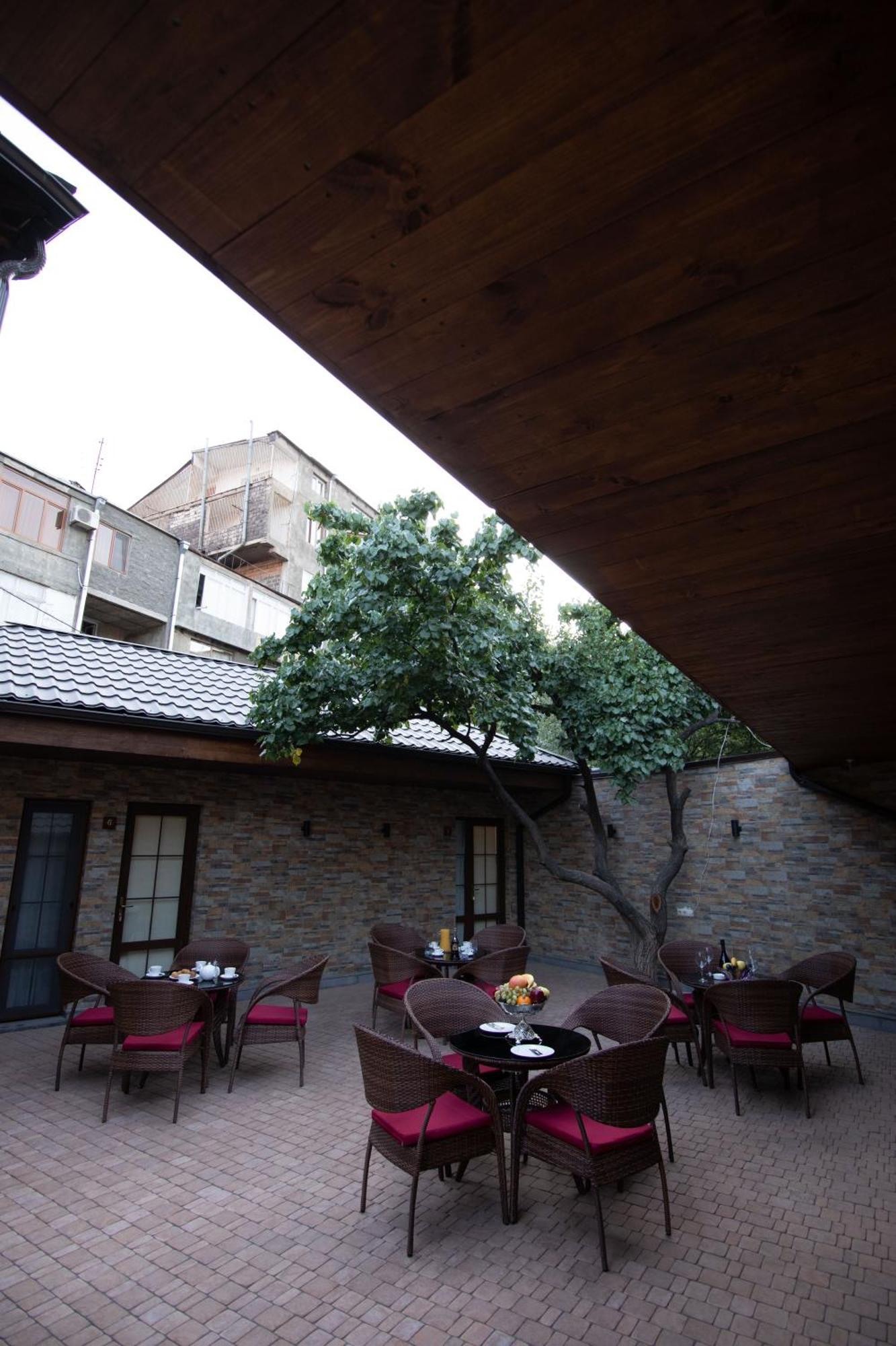 Boutique Living Hotel Erivan Exterior foto