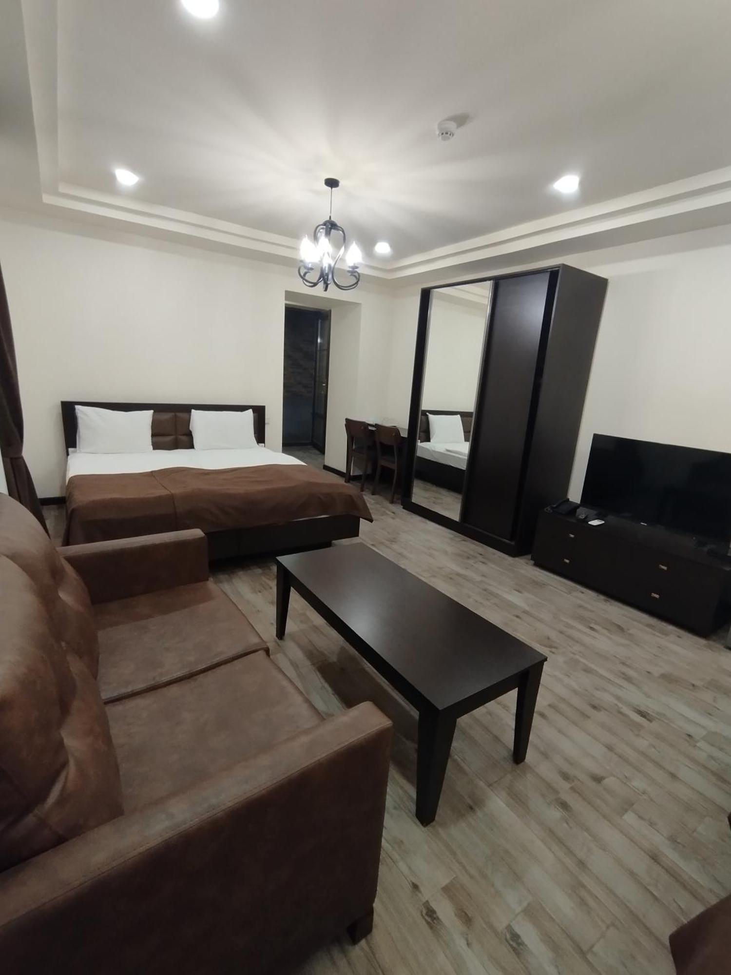 Boutique Living Hotel Erivan Exterior foto