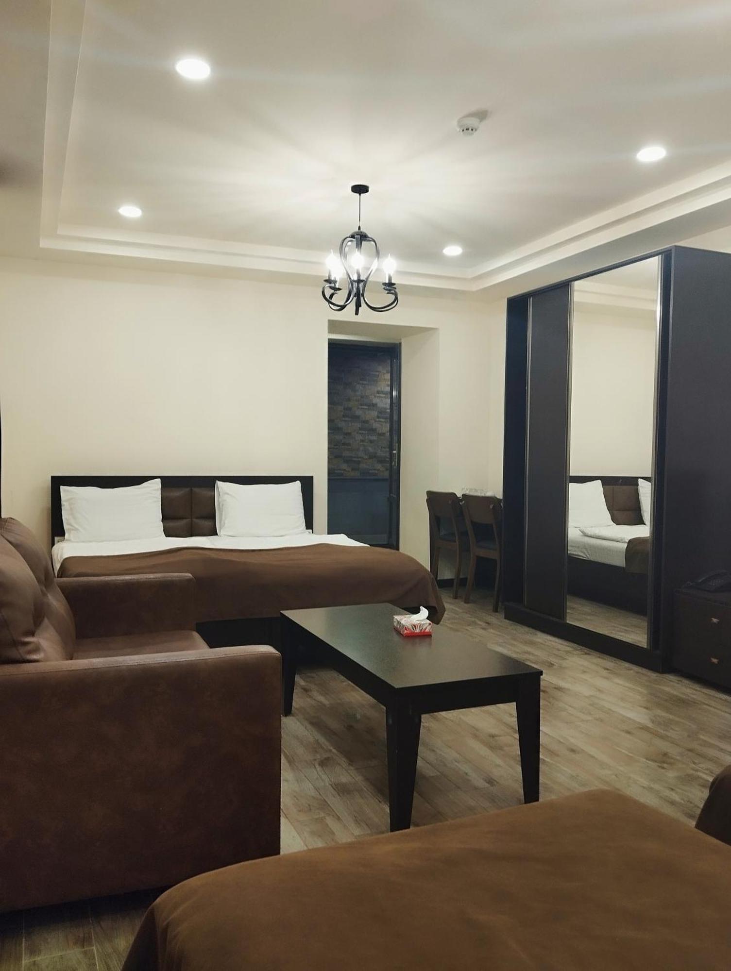 Boutique Living Hotel Erivan Exterior foto